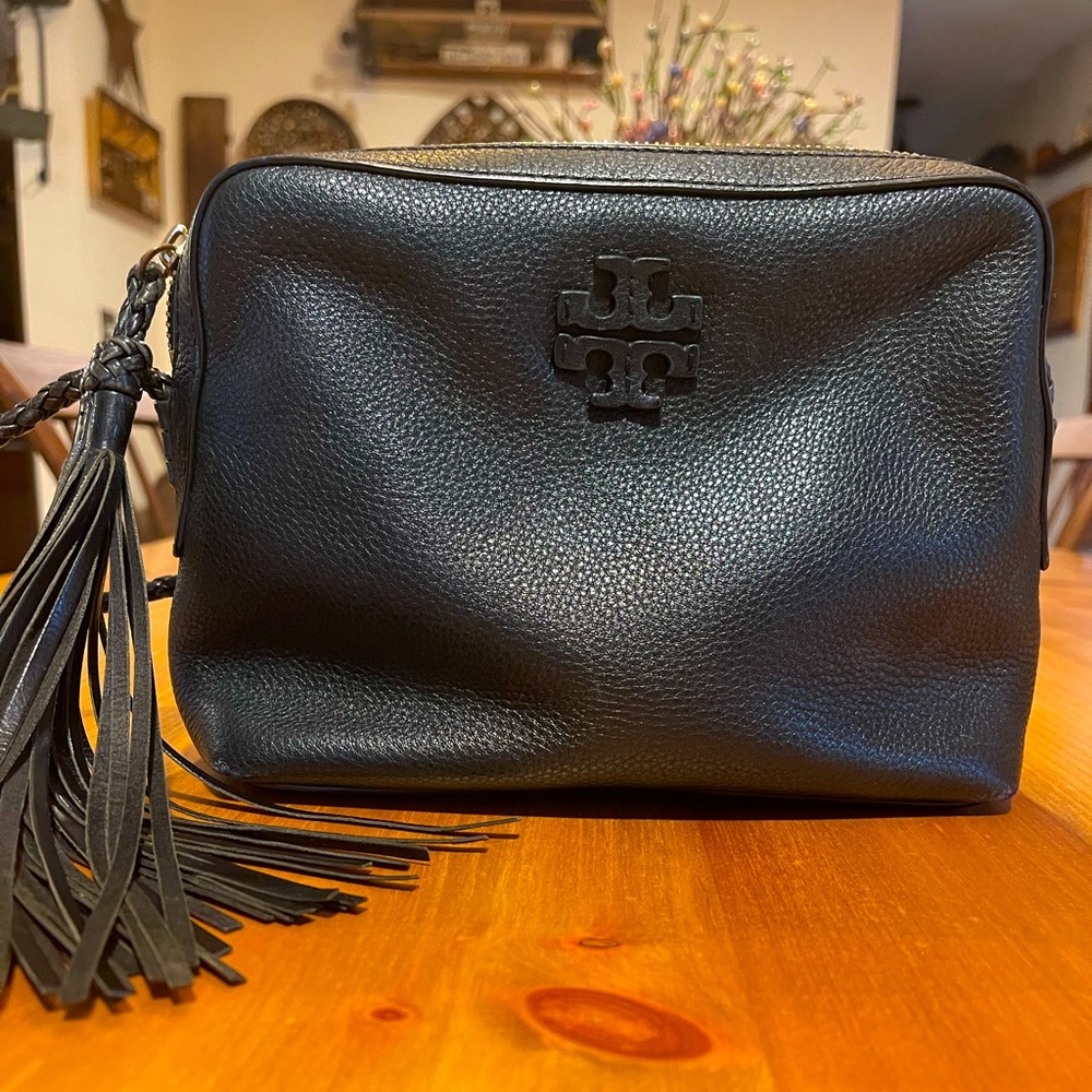 Tory Burch Taylor camera bag- Black pebble leather cross body